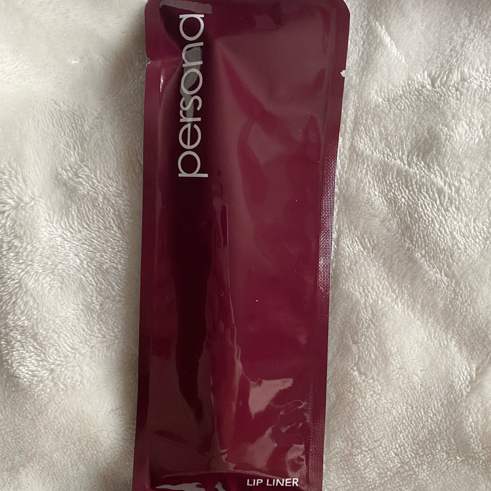 Lip liner brand new